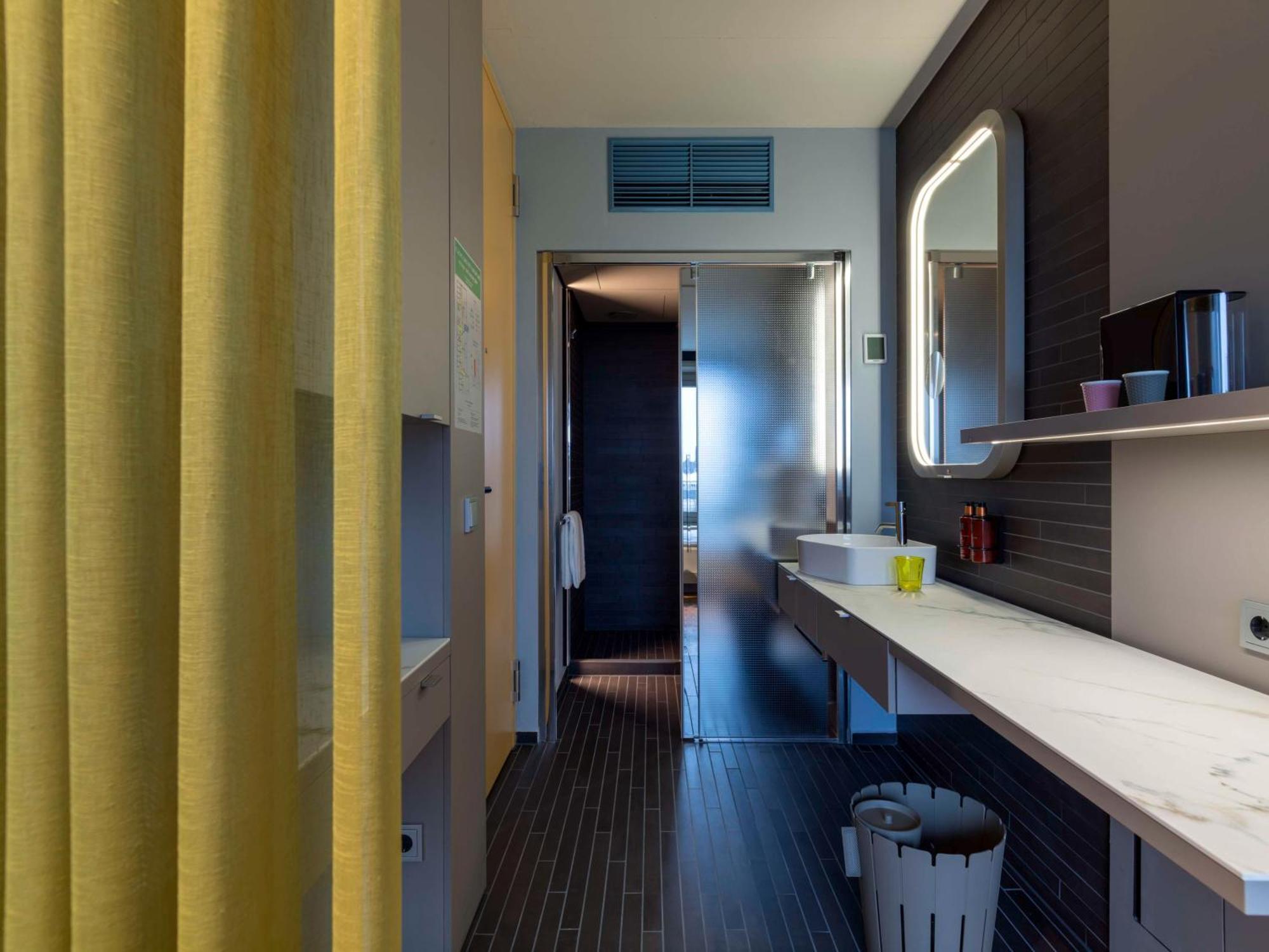 B'Mine Hotel Duesseldorf Екстериор снимка
